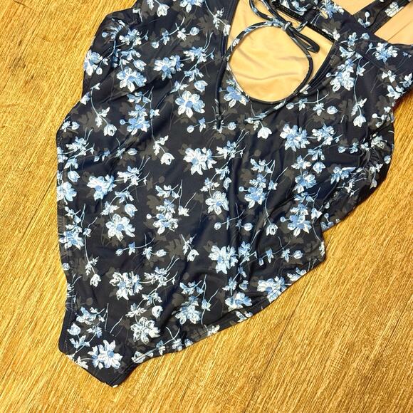 A Pea in the Pod Maternity Blue Floral Ruffle One-Piece Swimsuit Size Small - Picture 8 of 12
